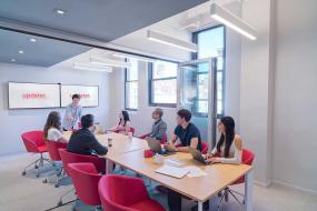 简约会议室吊灯装修效果图片