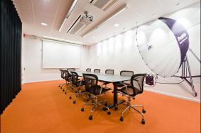 公装小型会议室布置效果图