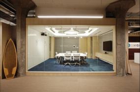 简欧式风格小型会议室布置