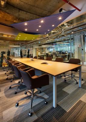 现代风格小型会议室布置样板图