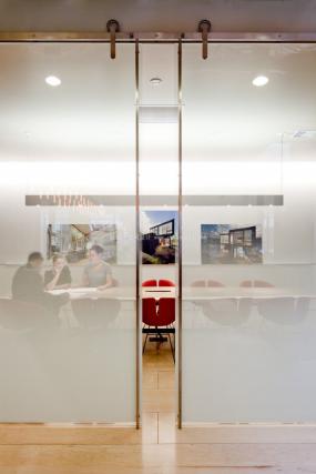 现代小会议室室内吸顶灯装修效果图片