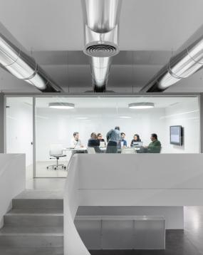 公司多媒体会议室布置效果图