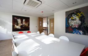 现代会议室墙壁纸装修效果图