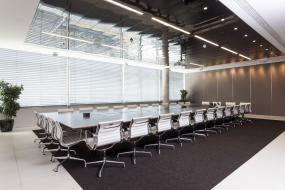 简约会议室格栅灯效果图片