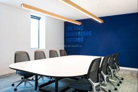 中会议室格栅灯装修效果图片