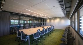 最新简约公司会议室地毯装修效果图片