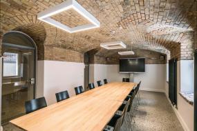 现代会议室木质墙面装修效果图片