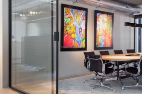 最新小型写字楼小会议室装修效果图