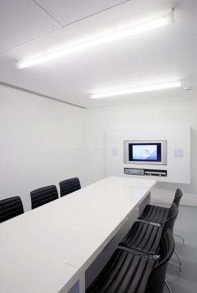 小型普通办公会议室装修效果图