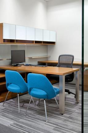 现代简欧风格办公室老板椅装潢效果图