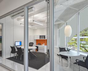 现代简约风格老板办公室设计效果图