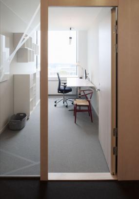 现代风格老板办公室装修设计图