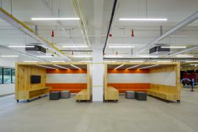 300平办公室布置图