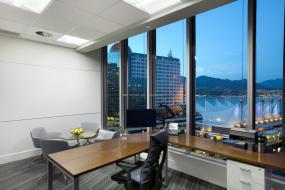 老总办公室集成吊顶装修效果图