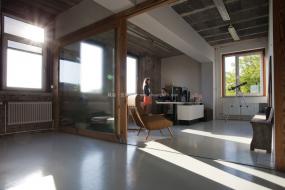 老总办公室装饰浅棕色木地板装修效果图片