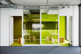 现代时尚装修专业办公室效果