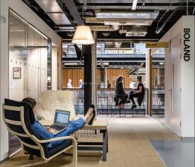 60平办公室室内吊顶装修效果图片欣赏