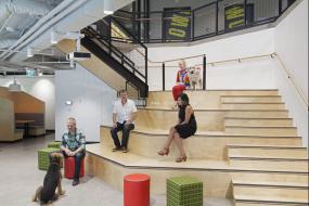 办公室楼梯装饰图片