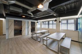 最新100平米办公室吊顶装修效果图