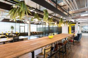 现代大型办公室工装装修效果图