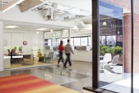 国外大办公室简约装修效果图