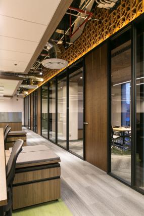 现代混搭风格办公室门面装修图