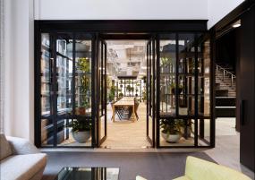 企业办公室双开门装修效果图片