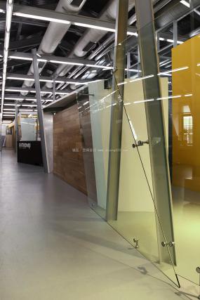 2018现代办公室灯具装修方案效果图