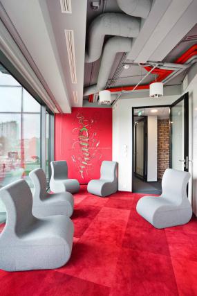 现代简约办公室吊顶装修效果图