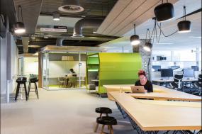 长条办公室装修效果图