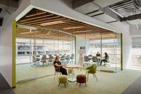 正方形小办公室装修效果图大全