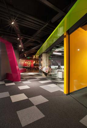 最新科技公司办公室装饰设计图