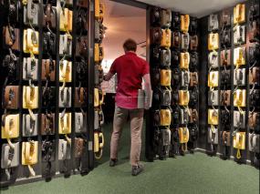 科技公司办公室装饰设计室内效果图