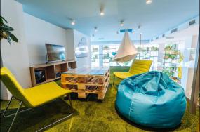 科技公司办公室设计室内装饰效果图