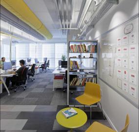 高档IT公司办公室装修图片