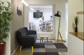 IT公司办公室装修效图片