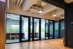 办公室玻璃隔断效果图片大全