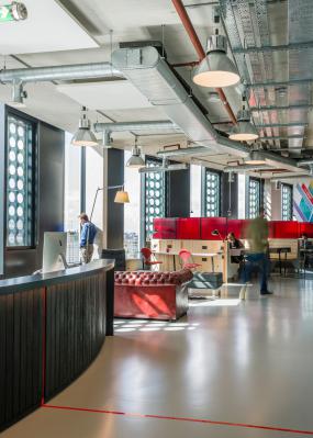 800平办公室装修高清图片