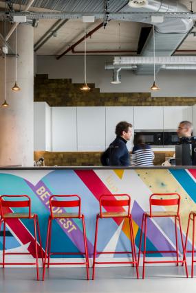 800平办公室装潢效果图