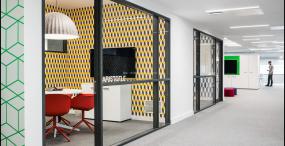 办公室玻璃隔断设计图片