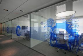 办公室玻璃隔断设计装修实景图片