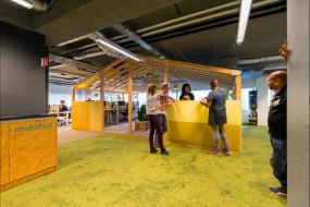 外国公司办公室最新室内装修设计图大全