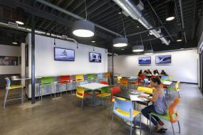 外国公司办公室最新室内装饰设计效果图片