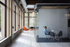 最新外国公司办公室室内装饰设计图片