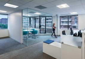 投资公司办公室装饰设计效果图