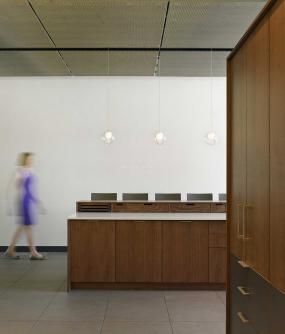 高档投资公司办公室装修效果图