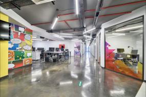 办公室简约玻璃隔断装修图片