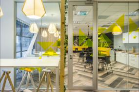 办公室室内玻璃隔断装修效果图片