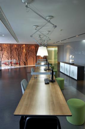 最新传媒文化公司办公室室内装饰设计效果图片