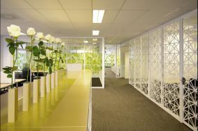 办公室室内玻璃隔断装修效果图片2018